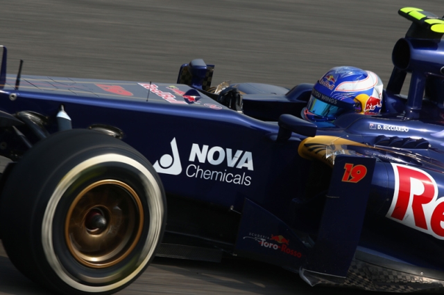 Daniel-Ricciardo-car-2